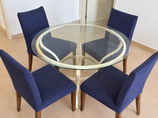 Mesa cristal redonda 4 sillas + fundas