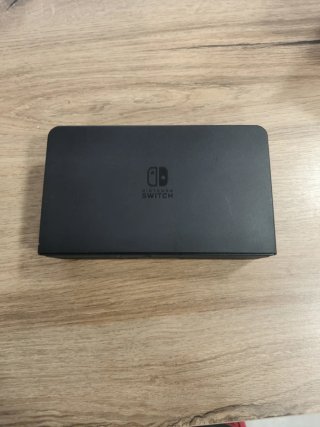 Nintendo Switch OLED + Custodia e due joy-con