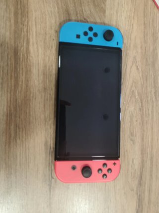 Nintendo Switch OLED + Custodia e due joy-con