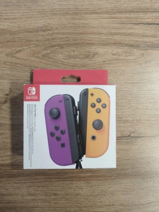 Nintendo Switch OLED + Custodia e due joy-con