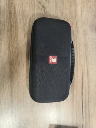 Nintendo Switch OLED + Custodia e due joy-con