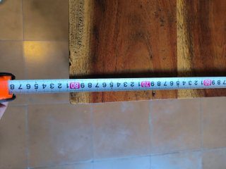 Mesa baja de madera rústica