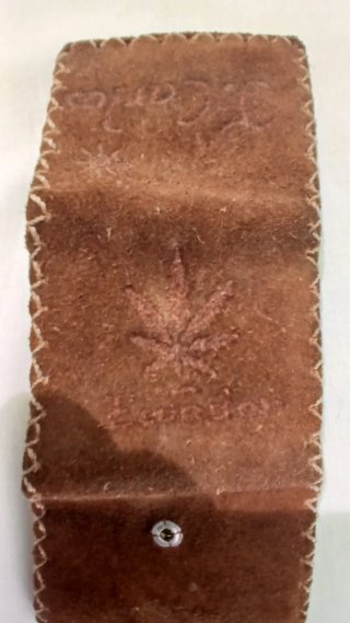 Cartera artesanal de cuero