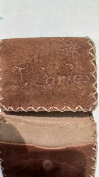 Cartera artesanal de cuero