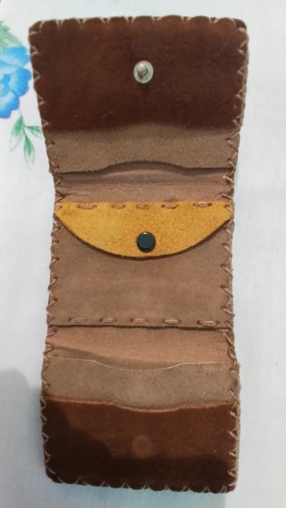 Cartera artesanal de cuero