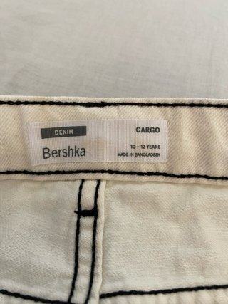 Pantalones cargo Bershka blancos