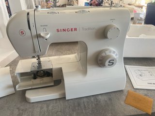 Máquina de coser Singer Tradition nunca usada