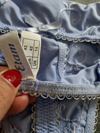 Lote 4 tangas Etam talla 42 y Passionata Talla S
