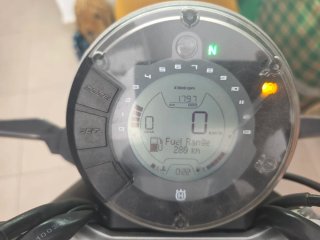 Husqvarna Svartpilen 125 Negra