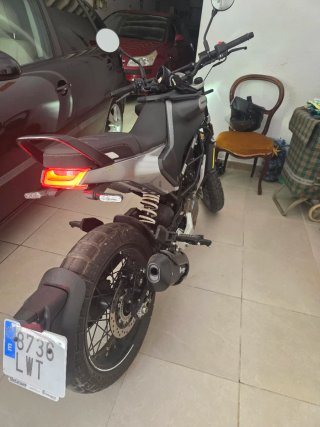Husqvarna Svartpilen 125 Negra