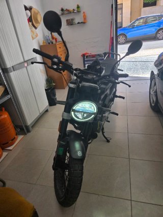 Husqvarna Svartpilen 125 Negra