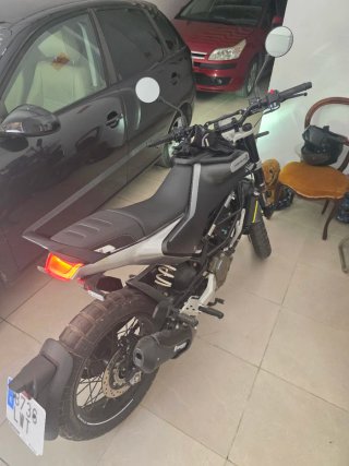 Husqvarna Svartpilen 125 Negra