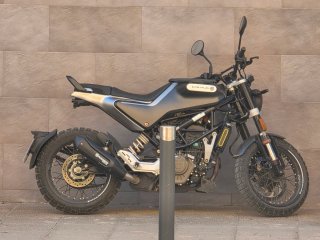 Husqvarna Svartpilen 125 Negra