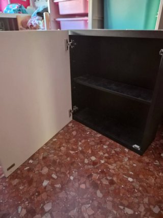 Mueble Almacenaje Ikea Besta Marrón con puerta.