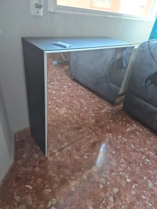 Mueble Almacenaje Ikea Besta Marrón con puerta.