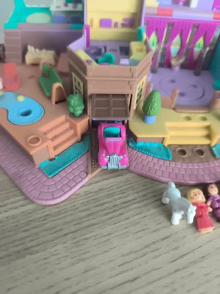 Castillo Polly Pocket con figuras y coche