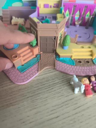 Castillo Polly Pocket con figuras y coche