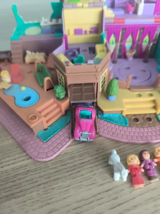 Castillo Polly Pocket con figuras y coche