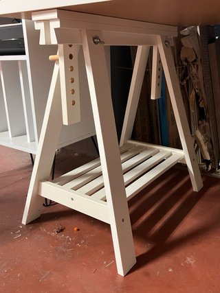 Escritorio (Caballetes y tablero Ikea)