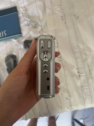 Cámara digital AIRIS N729 completa + accesorios