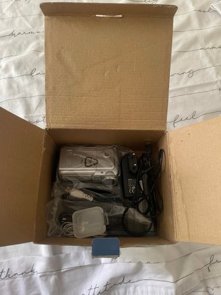 Cámara digital AIRIS N729 completa + accesorios