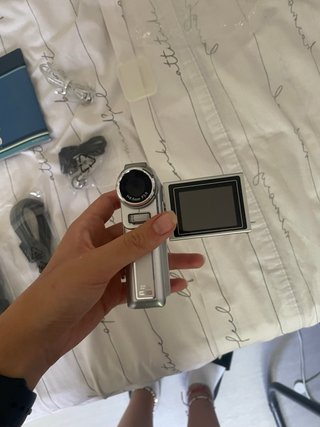 Cámara digital AIRIS N729 completa + accesorios