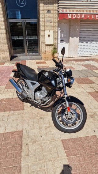 Honda CBF 250 Negra