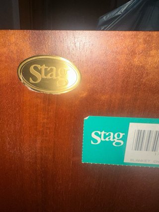 Cómoda y baul stag