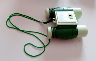 Binocolo giocattolo verde
