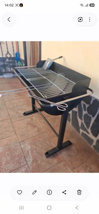 Barbacoa de metal negra