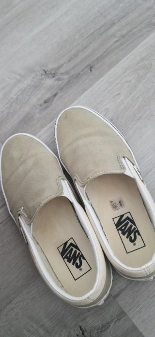 Zapatillas Vans Slip-On Beige y verde clarito.