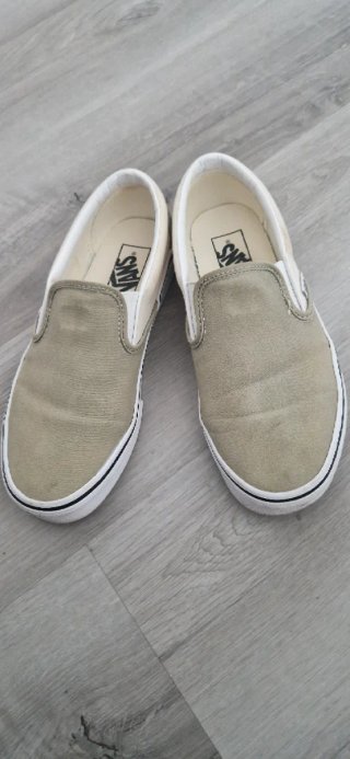 Zapatillas Vans Slip-On Beige y verde clarito.