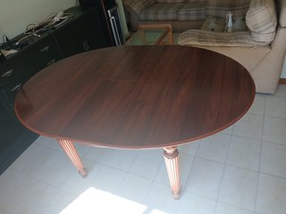 Mesa de comedor redonda de madera