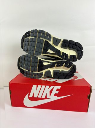 Nike Zoom Vomero 5 Iron Grey Silver Talla 43...