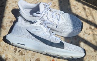 Zapatillas Nike Running Blancas y Negras