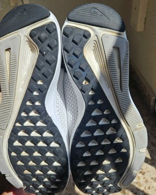 Zapatillas Nike Running Blancas y Negras