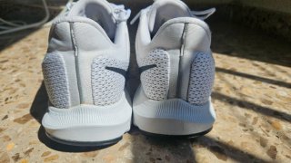 Zapatillas Nike Running Blancas y Negras