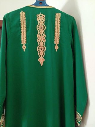 Caftán Marroquí Verde con Bordado Dorado