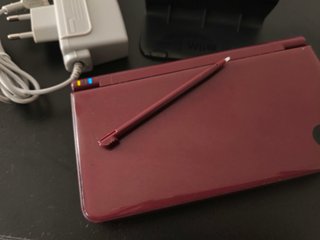 Nintendo DSi XL Granate