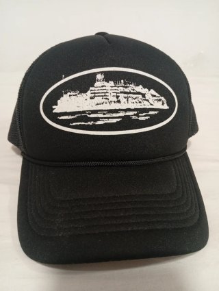 Gorra de hombre negra con diseño