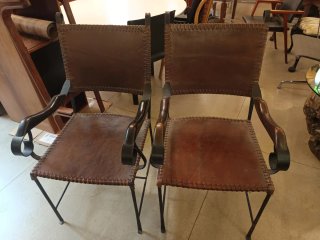 Pareja butacas hierro, cuero y madera