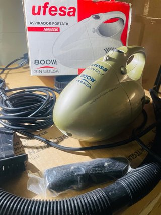 Aspirador UFESA 800W Sin Bolsa Portatil -