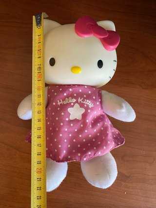 Muñeca Hello Kitty con luz y sonido