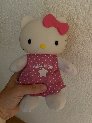 Muñeca Hello Kitty con luz y sonido
