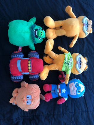 Peluches: Angry Birds, Garfield, Capitão América..