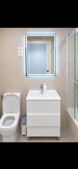 Mueble de baño y espejo con luz