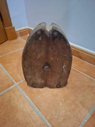 Polea de madera antigua de barco