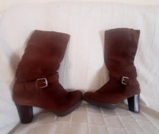 Set di abbigliamento vintage con giacche in pelle, vestito e accessori