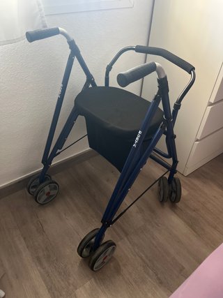 Andador FORTA 4 ruedas con asiento y cesta