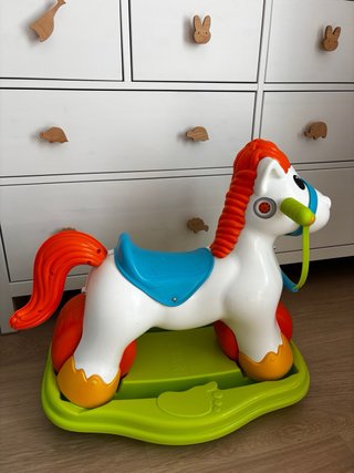 Caballo balancín infantil con ruedas